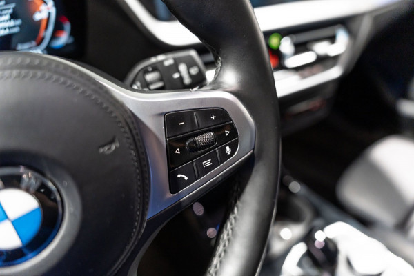BMW 1-serie 118i Automaat M Pakket LED NAVI Sfeer Verlichting