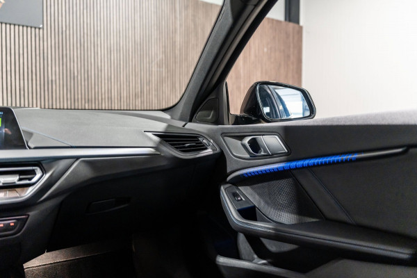 BMW 1-serie 118i Automaat M Pakket LED NAVI Sfeer Verlichting