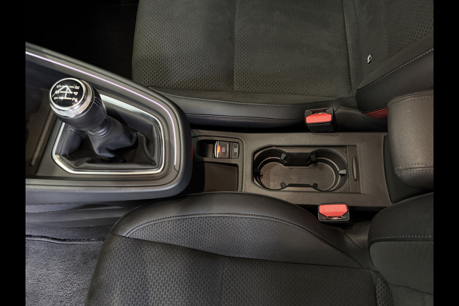 Renault Clio 1.0 TCe 100pk Edition One | Groot navi | Bose | Camera | Stoel & Stuur verwarming | Carplay 100% Dealer onderhouden!