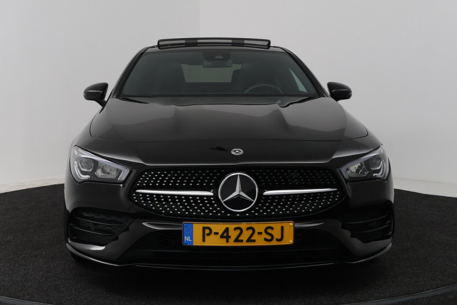 Mercedes-Benz CLA-Klasse 180 AMG Line (PANORAMADAK, STOELVERWARMING, SFEERVERLICHTING, CAMERA, CRUISE ADAPTIEF)