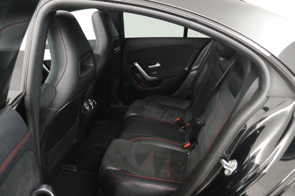 Mercedes-Benz CLA-Klasse 180 AMG Line (PANORAMADAK, STOELVERWARMING, SFEERVERLICHTING, CAMERA, CRUISE ADAPTIEF)