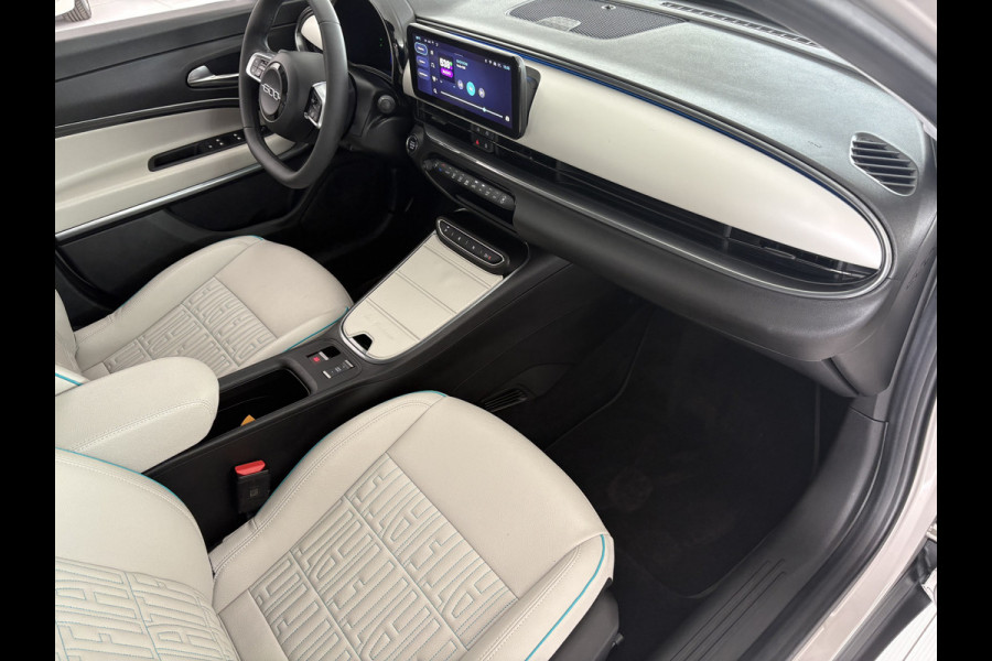 Fiat 600E La Prima 54 kWh Achteruitrijcamera - Apple carplay - Draadloze telefoonoplader - Parkeersensoren - Navigatie - Airco - Stoelverwarming - Voorstoelen met massagefunctie - Licht metalen velgen 18 inch - Keyles Cruise control - Dodehoek detector - Extra getint glas achter - Regensensor - Led verlichting - Stuur multifunctioneel