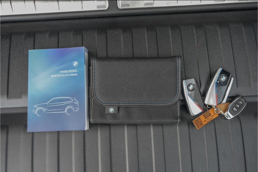 BMW X5 xDrive50e Launch Edition M-Sport Pro Pano M-Stoel M-Performance H/K Trekhaak