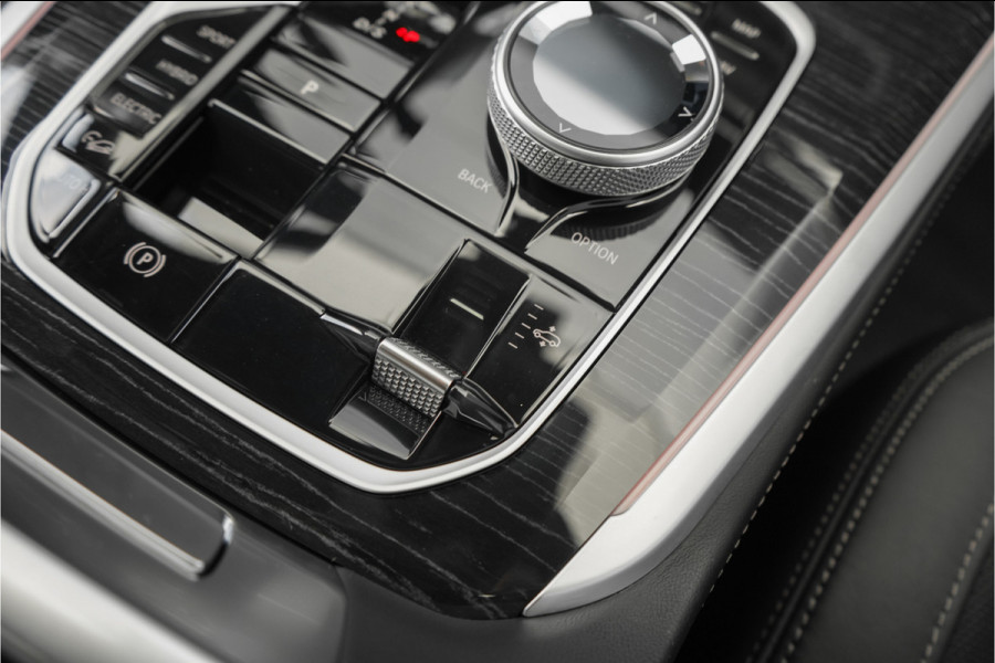 BMW X5 xDrive50e Launch Edition M-Sport Pro Pano M-Stoel M-Performance H/K Trekhaak