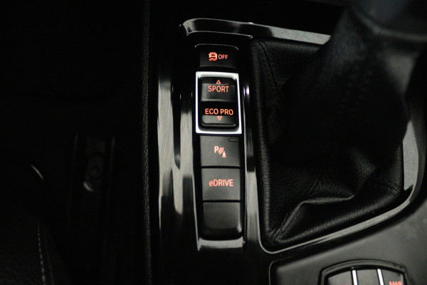 BMW X1 XDrive25e Business Edition Plus (STOELVERWARMING, HEAD-UP DISPLAY, NAVIGATIE, DEALER ONDERHOUDEN)
