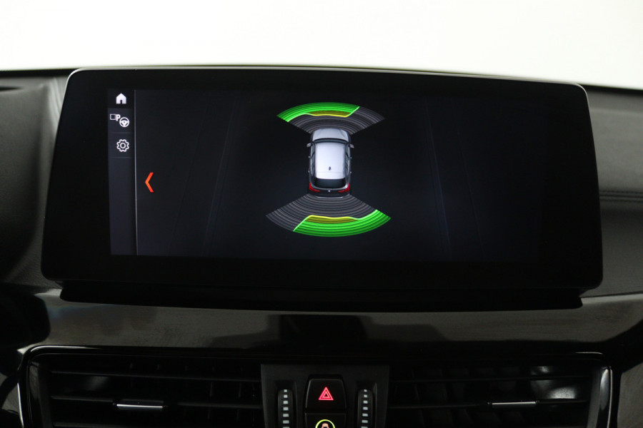 BMW X1 XDrive25e Business Edition Plus (STOELVERWARMING, HEAD-UP DISPLAY, NAVIGATIE, DEALER ONDERHOUDEN)
