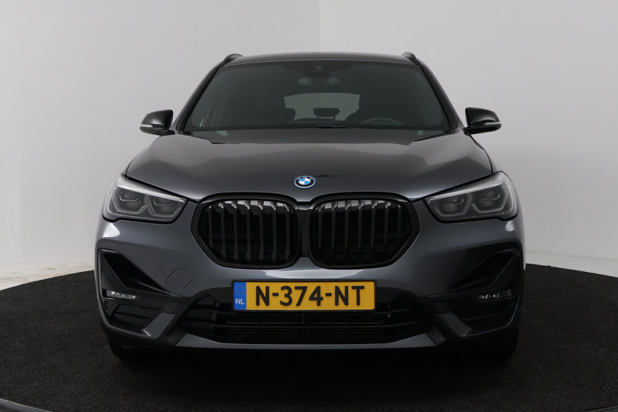 BMW X1 XDrive25e Business Edition Plus (STOELVERWARMING, HEAD-UP DISPLAY, NAVIGATIE, DEALER ONDERHOUDEN)