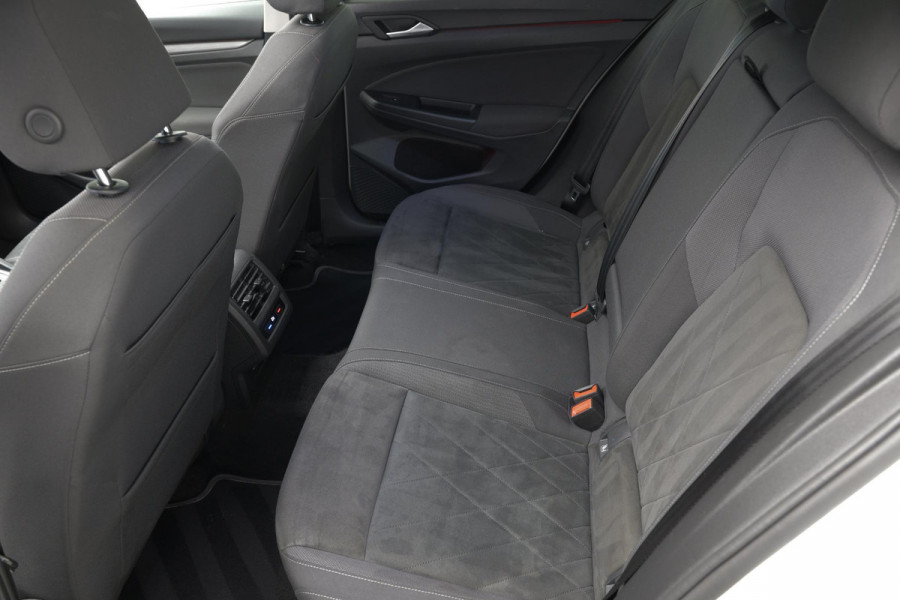 Volkswagen Golf 1.5 eTSI Style |Panoramadak|Massage|Carplay|