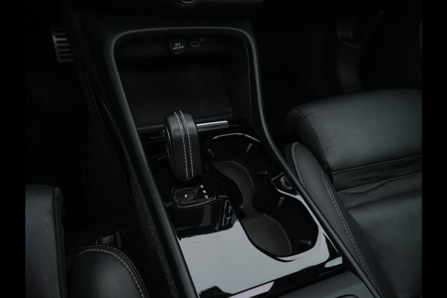 Volvo XC40 Recharge P8 AWD R-Design [3-Fase-11kW] {SoH-89%} (INCL-BTW) Aut. *PANO | LEATHER | ADAPTIVE-CRUISE | DIGI-COCKPIT | FULL-LED | CAMERA | NAVI-FULLMAP | ECC | PDC | KEYLESS | HEATED-SPORTSEATS | TOWBAR | 20''ALU*