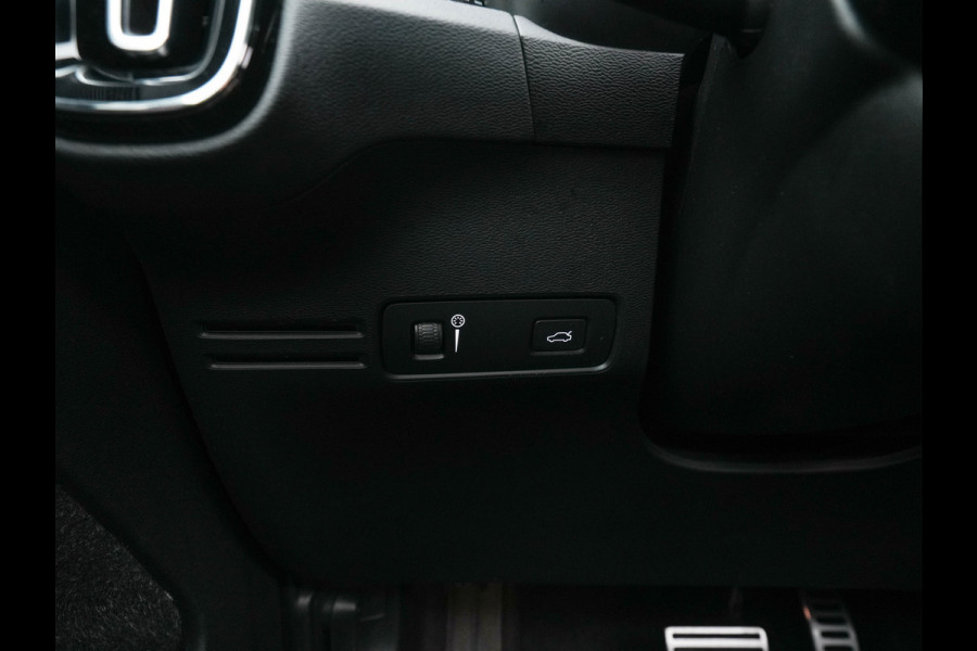 Volvo XC40 Recharge P8 AWD R-Design [3-Fase-11kW] {SoH-89%} (INCL-BTW) Aut. *PANO | LEATHER | ADAPTIVE-CRUISE | DIGI-COCKPIT | FULL-LED | CAMERA | NAVI-FULLMAP | ECC | PDC | KEYLESS | HEATED-SPORTSEATS | TOWBAR | 20''ALU*
