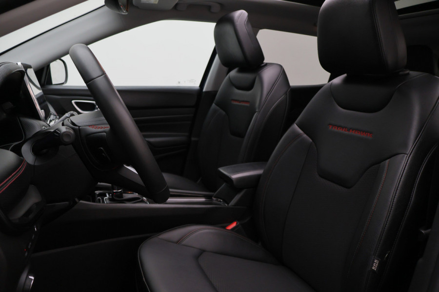 Jeep Compass 4xe 240 Plug-in Hybrid Electric Trailhawk Panoramadak, Leder/Stof, ACC, Camera, Apple Carplay, Virtual Cockpit, 17''