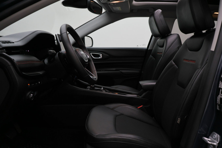 Jeep Compass 4xe 240 Plug-in Hybrid Electric Trailhawk Panoramadak, Leder/Stof, ACC, Camera, Apple Carplay, Virtual Cockpit, 17''
