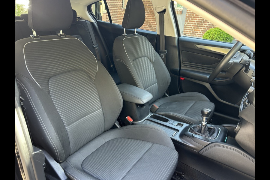 Ford Focus 1.0 125pk Tit. Bns Navi, Carplay, 17” LMV, Trekhaak