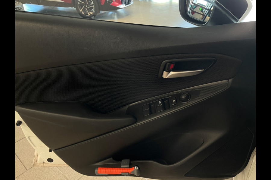 Mazda 2 1.5 Skyactiv-G Comfort AIRCO NAVI CRUISE BLUETOOTH MULTI STUUR PDC VELGEN 6 VERSN ZEER NETTE AUTO