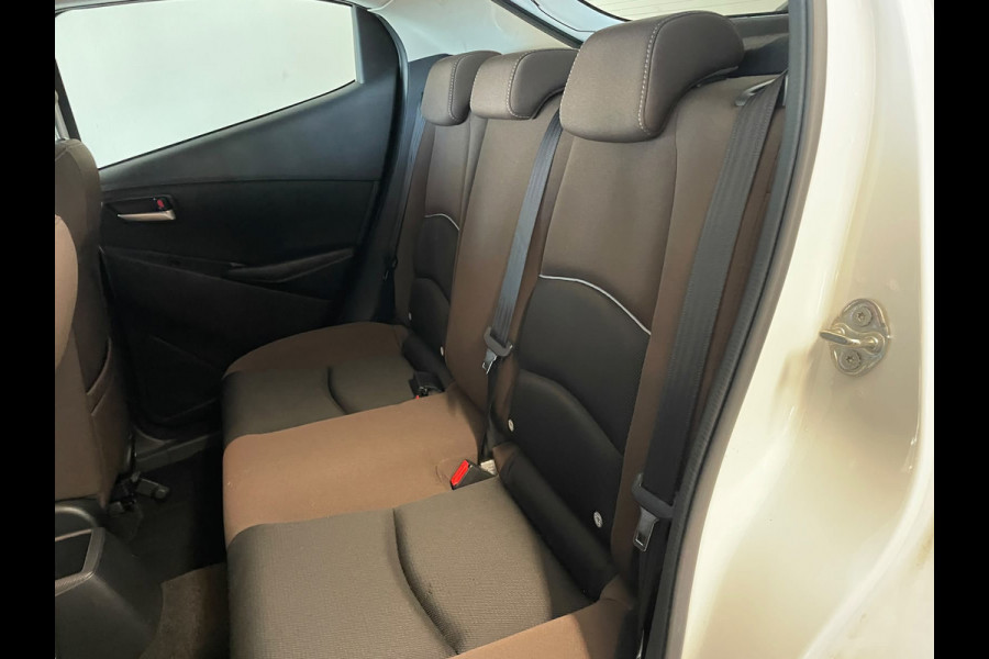 Mazda 2 1.5 Skyactiv-G Comfort AIRCO NAVI CRUISE BLUETOOTH MULTI STUUR PDC VELGEN 6 VERSN ZEER NETTE AUTO