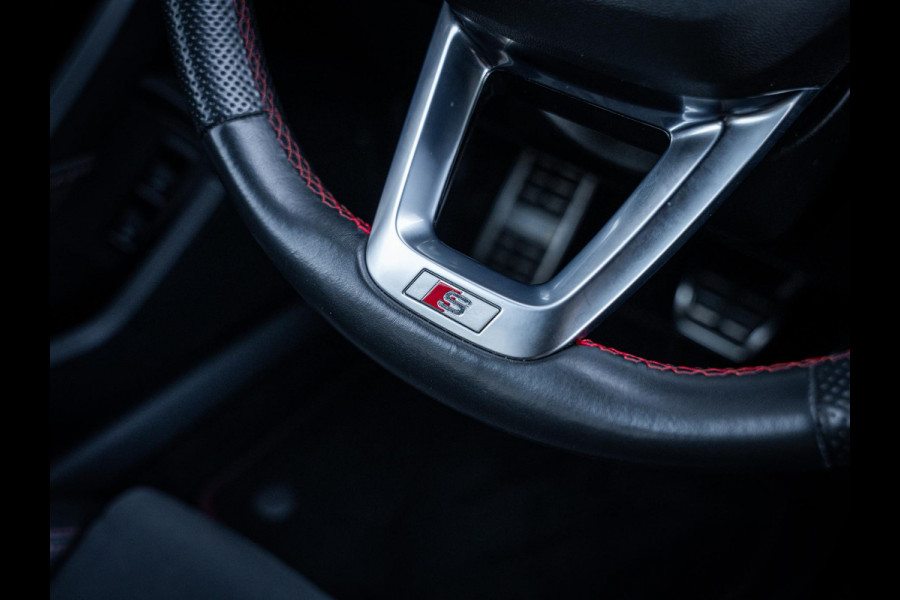 Audi A3 Sportback 45 TFSI e S edition Competition 3x S-Line - Nardo Grey! l RS Seat l HUD l ACC