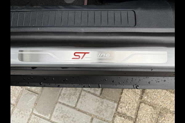 Ford Kuga 2.5 PHEV ST-Line X | 243pk | Driver Assistance pack | Matrix LED | Black Package | Wegklapbare Trekhaak | Panoramadak | Winterpack | 2.100kg Trekgewicht