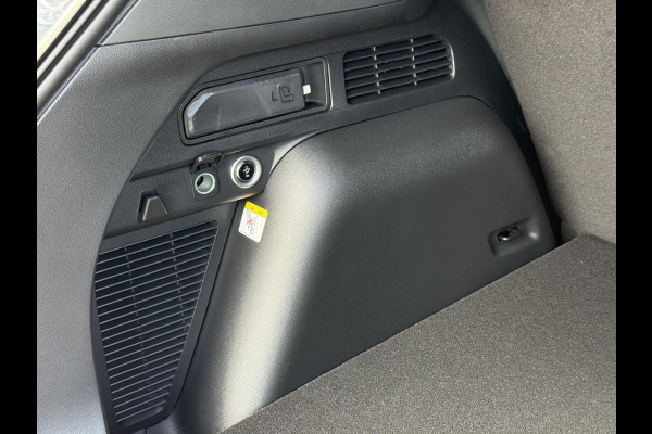 Ford Kuga 2.5 PHEV ST-Line X | 243pk | Driver Assistance pack | Matrix LED | Black Package | Wegklapbare Trekhaak | Panoramadak | Winterpack | 2.100kg Trekgewicht