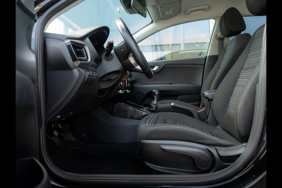 Kia Stonic 1.0 T-GDi MHEV DynamicLine | Navigatie | Achteruitrijcamera | Trekhaak |