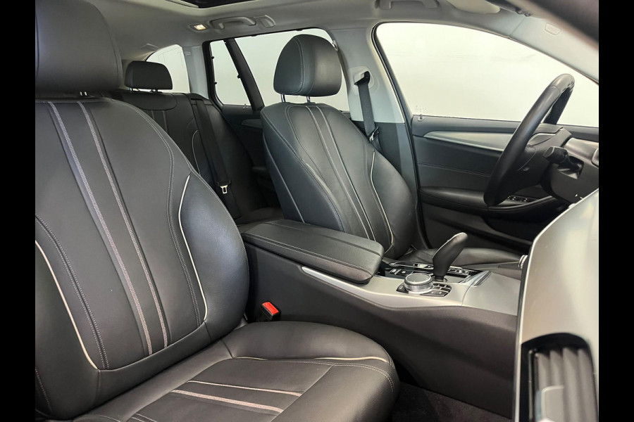 BMW 5 Serie Touring 530e High Executive Panoramadak Navigatie Apple Carplay Android Auto 360 camera Parkeerhulp Cruise Control Adaptieve LED-koplampen Stoelverwarming Leder Climate Control Lichtmetalen velgen Privacy Glass