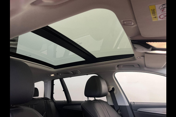 BMW 5 Serie Touring 530e High Executive Panoramadak Navigatie Apple Carplay Android Auto 360 camera Parkeerhulp Cruise Control Adaptieve LED-koplampen Stoelverwarming Leder Climate Control Lichtmetalen velgen Privacy Glass