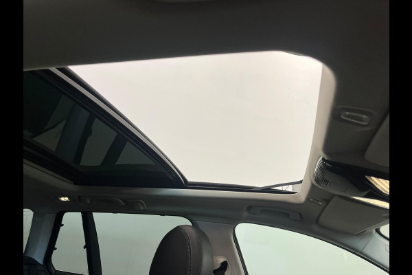 BMW 5 Serie Touring 530e High Executive Panoramadak Navigatie Apple Carplay Android Auto 360 camera Parkeerhulp Cruise Control Adaptieve LED-koplampen Stoelverwarming Leder Climate Control Lichtmetalen velgen Privacy Glass