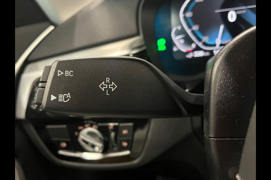 BMW 5 Serie Touring 530e High Executive Panoramadak Navigatie Apple Carplay Android Auto 360 camera Parkeerhulp Cruise Control Adaptieve LED-koplampen Stoelverwarming Leder Climate Control Lichtmetalen velgen Privacy Glass