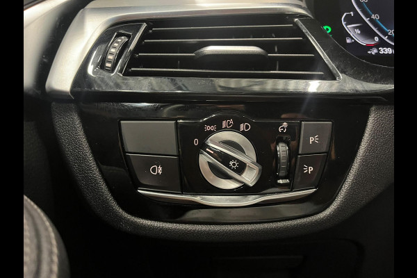 BMW 5 Serie Touring 530e High Executive Panoramadak Navigatie Apple Carplay Android Auto 360 camera Parkeerhulp Cruise Control Adaptieve LED-koplampen Stoelverwarming Leder Climate Control Lichtmetalen velgen Privacy Glass