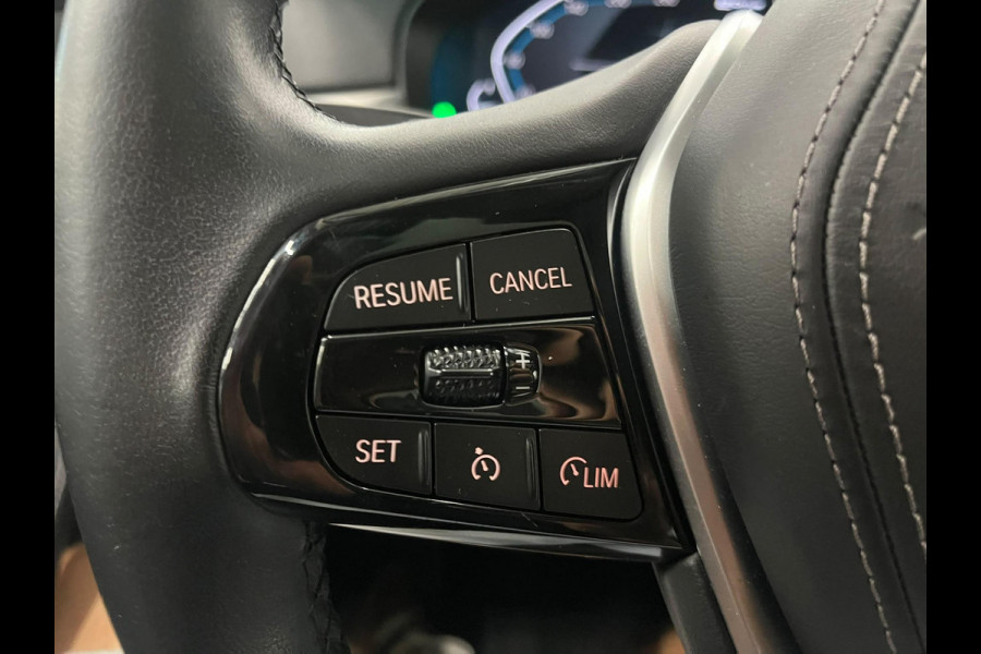 BMW 5 Serie Touring 530e High Executive Panoramadak Navigatie Apple Carplay Android Auto 360 camera Parkeerhulp Cruise Control Adaptieve LED-koplampen Stoelverwarming Leder Climate Control Lichtmetalen velgen Privacy Glass
