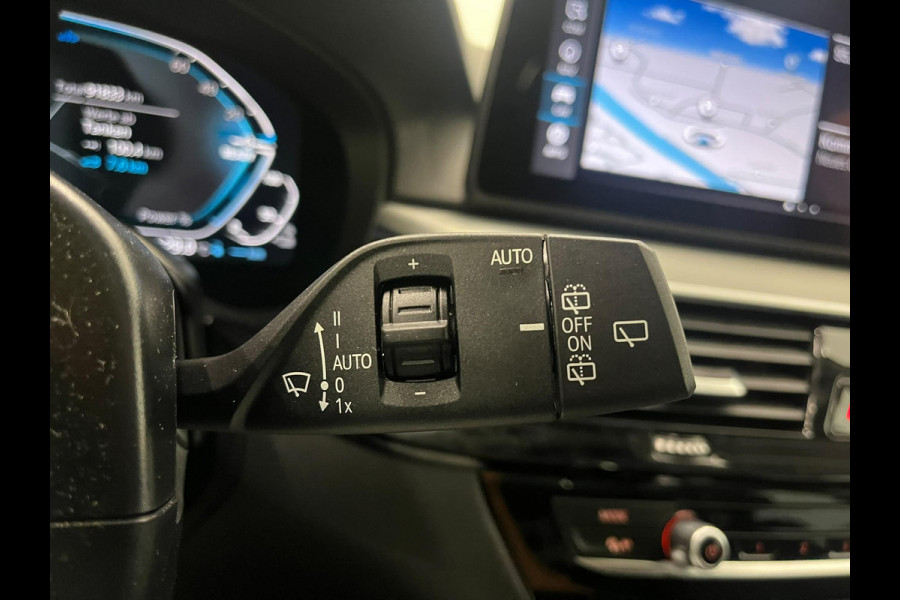 BMW 5 Serie Touring 530e High Executive Panoramadak Navigatie Apple Carplay Android Auto 360 camera Parkeerhulp Cruise Control Adaptieve LED-koplampen Stoelverwarming Leder Climate Control Lichtmetalen velgen Privacy Glass