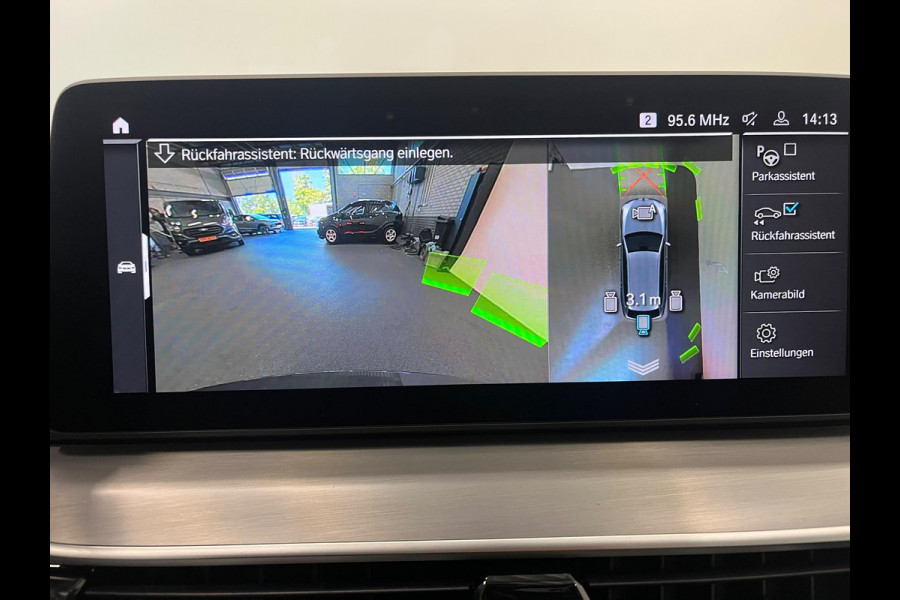BMW 5 Serie Touring 530e High Executive Panoramadak Navigatie Apple Carplay Android Auto 360 camera Parkeerhulp Cruise Control Adaptieve LED-koplampen Stoelverwarming Leder Climate Control Lichtmetalen velgen Privacy Glass