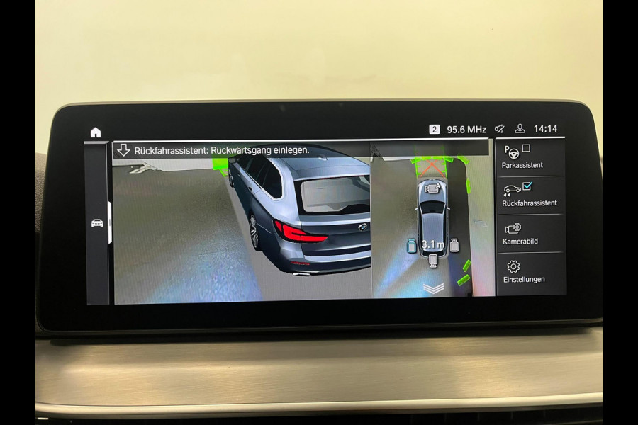 BMW 5 Serie Touring 530e High Executive Panoramadak Navigatie Apple Carplay Android Auto 360 camera Parkeerhulp Cruise Control Adaptieve LED-koplampen Stoelverwarming Leder Climate Control Lichtmetalen velgen Privacy Glass