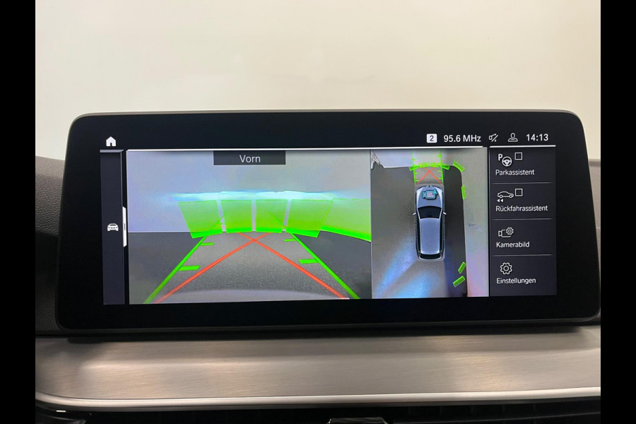 BMW 5 Serie Touring 530e High Executive Panoramadak Navigatie Apple Carplay Android Auto 360 camera Parkeerhulp Cruise Control Adaptieve LED-koplampen Stoelverwarming Leder Climate Control Lichtmetalen velgen Privacy Glass