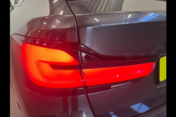 BMW 5 Serie Touring 530e High Executive Panoramadak Navigatie Apple Carplay Android Auto 360 camera Parkeerhulp Cruise Control Adaptieve LED-koplampen Stoelverwarming Leder Climate Control Lichtmetalen velgen Privacy Glass