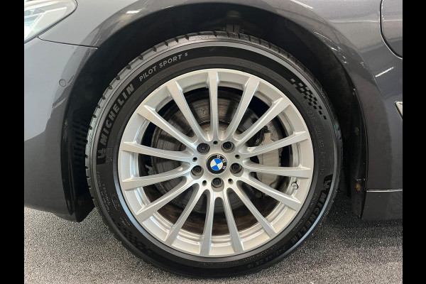 BMW 5 Serie Touring 530e High Executive Panoramadak Navigatie Apple Carplay Android Auto 360 camera Parkeerhulp Cruise Control Adaptieve LED-koplampen Stoelverwarming Leder Climate Control Lichtmetalen velgen Privacy Glass
