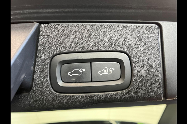 Volvo XC60 2.0 T6 Plug-in hybrid AWD Core Bright DEMO! Panoramadak Airco ECC PDC VA+Camera Full LED Elektrische achterklep Cruise Control Winter Pack