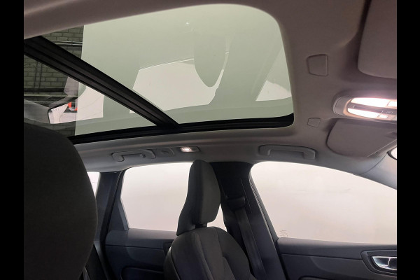 Volvo XC60 2.0 T6 Plug-in hybrid AWD Core Bright DEMO! Panoramadak Airco ECC PDC VA+Camera Full LED Elektrische achterklep Cruise Control Winter Pack