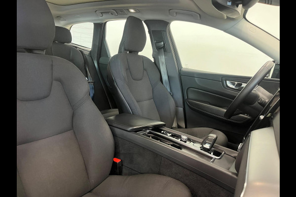 Volvo XC60 2.0 T6 Plug-in hybrid AWD Core Bright DEMO! Panoramadak Airco ECC PDC VA+Camera Full LED Elektrische achterklep Cruise Control Winter Pack