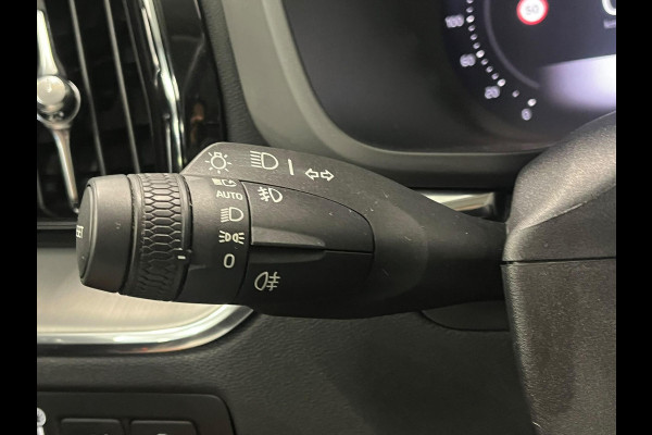 Volvo XC60 2.0 T6 Plug-in hybrid AWD Core Bright DEMO! Panoramadak Airco ECC PDC VA+Camera Full LED Elektrische achterklep Cruise Control Winter Pack