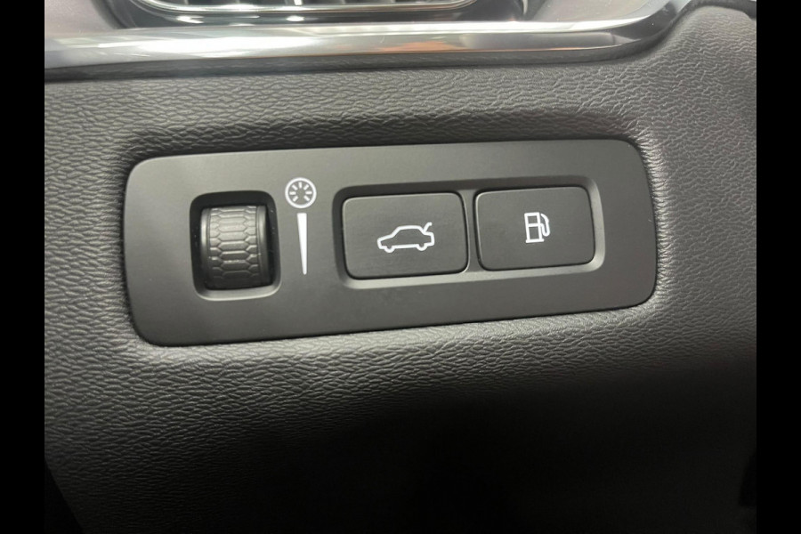 Volvo XC60 2.0 T6 Plug-in hybrid AWD Core Bright DEMO! Panoramadak Airco ECC PDC VA+Camera Full LED Elektrische achterklep Cruise Control Winter Pack