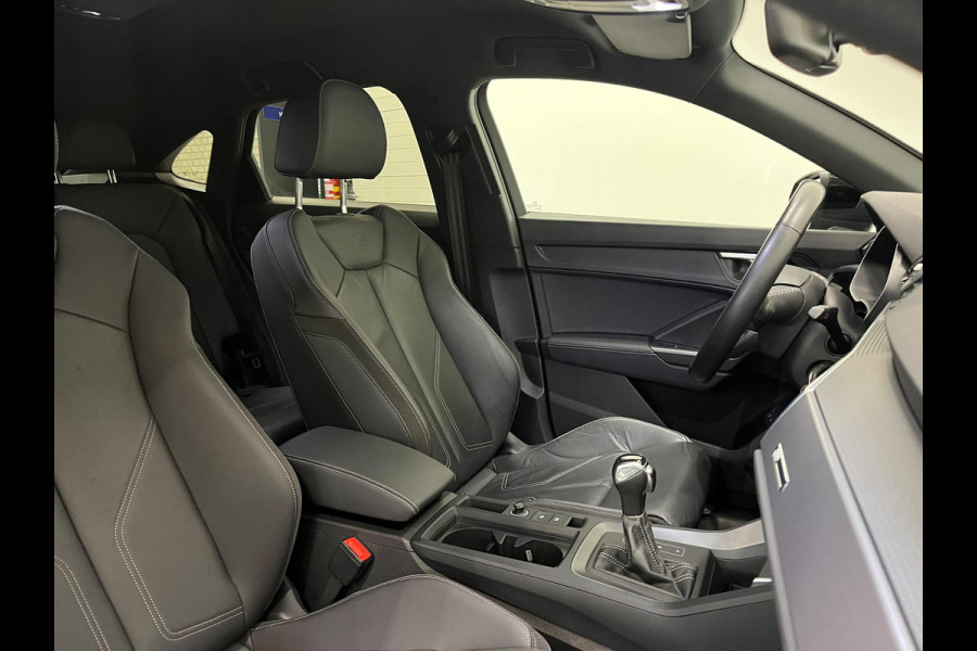 Audi Q3 Sportback 45 TFSI e S Edition PHEV Navigatie Apple Carplay Android Auto Camera Parkeerhulp Cruise Control Virtual Cockpit Full Led Elektrische achterklep Climate Control Lichtmetalen velgen