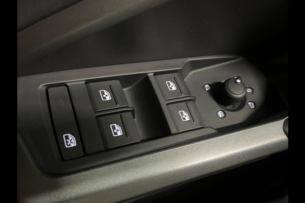 Audi Q3 Sportback 45 TFSI e S Edition PHEV Navigatie Apple Carplay Android Auto Camera Parkeerhulp Cruise Control Virtual Cockpit Full Led Elektrische achterklep Climate Control Lichtmetalen velgen