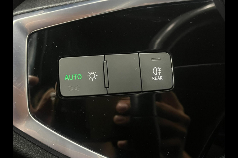 Audi Q3 Sportback 45 TFSI e S Edition PHEV Navigatie Apple Carplay Android Auto Camera Parkeerhulp Cruise Control Virtual Cockpit Full Led Elektrische achterklep Climate Control Lichtmetalen velgen