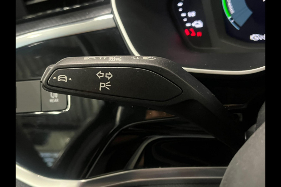Audi Q3 Sportback 45 TFSI e S Edition PHEV Navigatie Apple Carplay Android Auto Camera Parkeerhulp Cruise Control Virtual Cockpit Full Led Elektrische achterklep Climate Control Lichtmetalen velgen