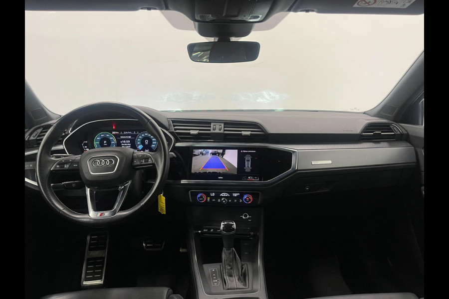Audi Q3 Sportback 45 TFSI e S Edition PHEV Navigatie Apple Carplay Android Auto Camera Parkeerhulp Cruise Control Virtual Cockpit Full Led Elektrische achterklep Climate Control Lichtmetalen velgen
