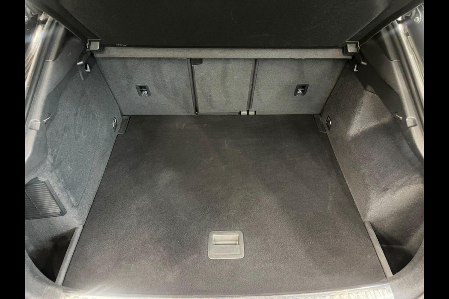 Audi Q3 Sportback 45 TFSI e S Edition PHEV Navigatie Apple Carplay Android Auto Camera Parkeerhulp Cruise Control Virtual Cockpit Full Led Elektrische achterklep Climate Control Lichtmetalen velgen