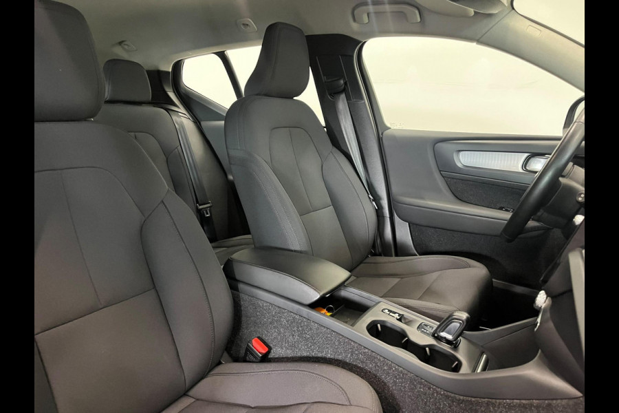 Volvo XC40 1.5 T4 Recharge Inscription Expression Wegklapbare trekhaak Navigatie Apple Carplay Android Auto Camera Parkeerhulp Adaptive Cruise Control Harman Kardon Full Led Climate Control Lichtmetalen velgen