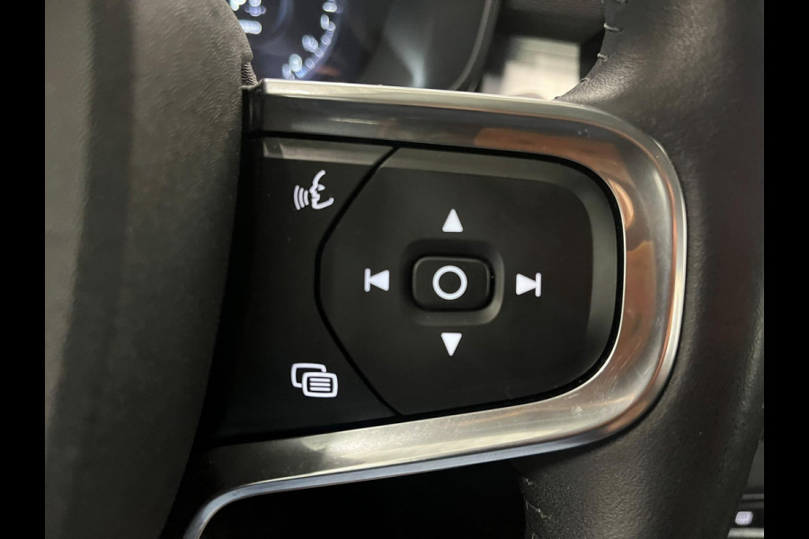 Volvo XC40 1.5 T4 Recharge Inscription Expression Wegklapbare trekhaak Navigatie Apple Carplay Android Auto Camera Parkeerhulp Adaptive Cruise Control Harman Kardon Full Led Climate Control Lichtmetalen velgen
