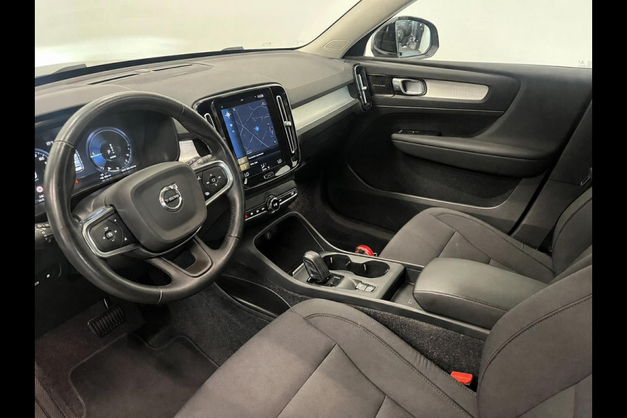 Volvo XC40 1.5 T4 Recharge Inscription Expression Wegklapbare trekhaak Navigatie Apple Carplay Android Auto Camera Parkeerhulp Adaptive Cruise Control Harman Kardon Full Led Climate Control Lichtmetalen velgen