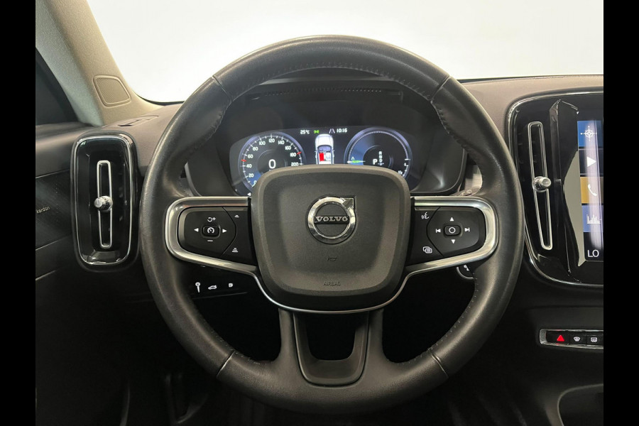 Volvo XC40 1.5 T4 Recharge Inscription Expression Wegklapbare trekhaak Navigatie Apple Carplay Android Auto Camera Parkeerhulp Adaptive Cruise Control Harman Kardon Full Led Climate Control Lichtmetalen velgen